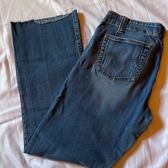 Levi’s 525 Boot Cut Distressed Jeans, raw hem, Women's approx. size 12 - Picture 12 of 16